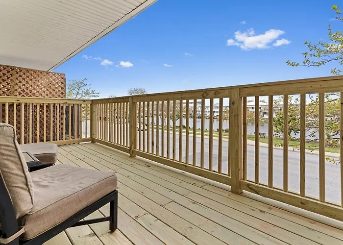Ferienhaus Fully Remodeled 3-bedroom, 2-bathroom Retreat Steps From The With Lagoon Views Ocean Stadt