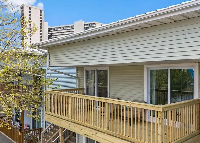Fully Remodeled 3-bedroom, 2-bathroom Retreat Steps From The With Lagoon Views