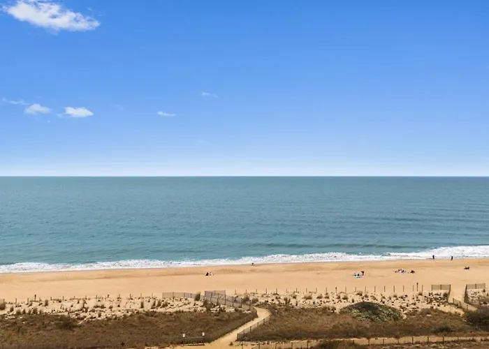 Fully Remodeled 3-bedroom, 2-bathroom Retreat Steps From The With Lagoon Views Ocean City