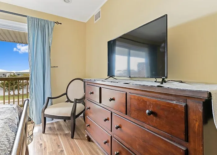 Fully Remodeled 3-bedroom, 2-bathroom Retreat Steps From The With Lagoon Views