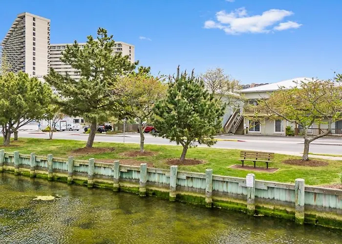Fully Remodeled 3-bedroom, 2-bathroom Retreat Steps From The With Lagoon Views * Ocean City