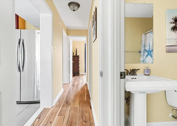 Fully Remodeled 3-bedroom, 2-bathroom Retreat Steps From The With Lagoon Views * Ocean City