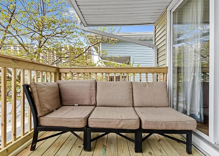 Fully Remodeled 3-bedroom, 2-bathroom Retreat Steps From The With Lagoon Views
