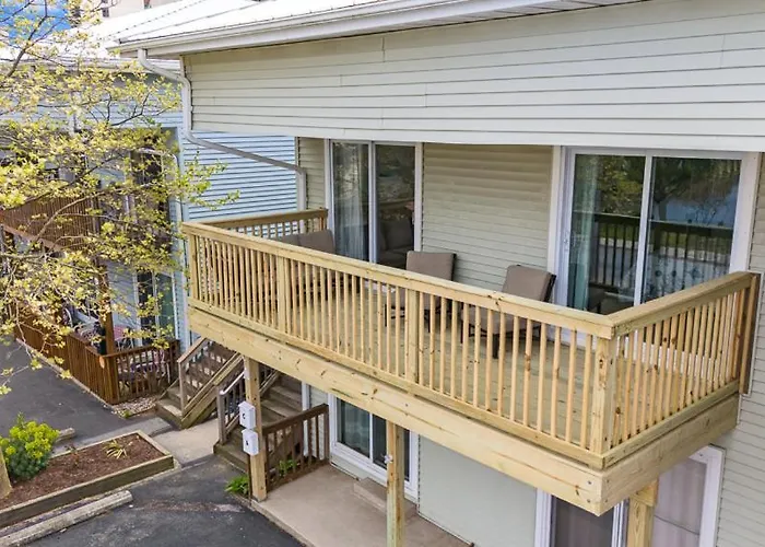 Fully Remodeled 3-bedroom, 2-bathroom Retreat Steps From The With Lagoon Views *