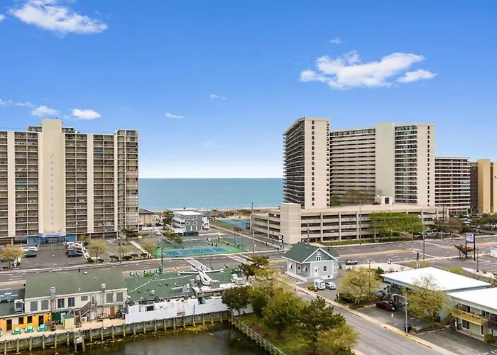 Fully Remodeled 3-bedroom, 2-bathroom Retreat Steps From The With Lagoon Views Ocean City