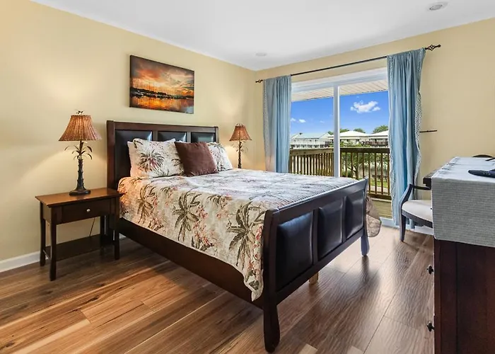 Fully Remodeled 3-bedroom, 2-bathroom Retreat Steps From The With Lagoon Views