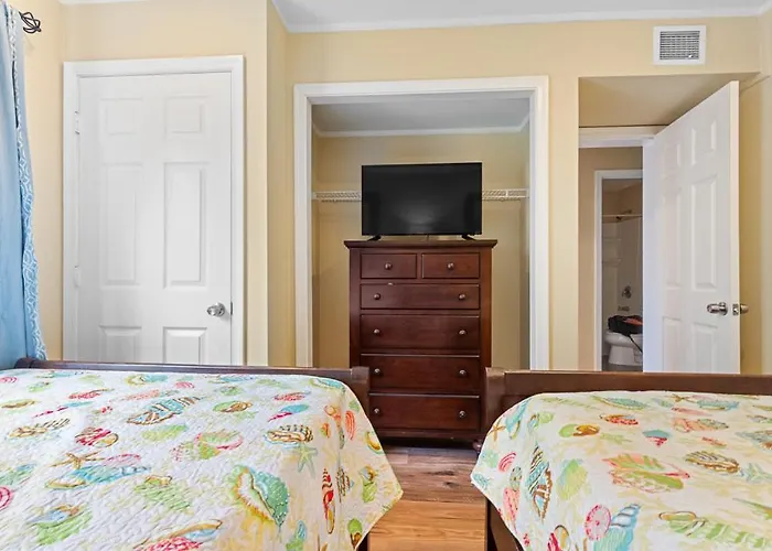 Fully Remodeled 3-bedroom, 2-bathroom Retreat Steps From The With Lagoon Views Ocean City