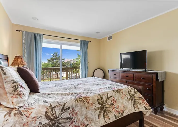 Holiday home Fully Remodeled 3-bedroom, 2-bathroom Retreat Steps From The With Lagoon Views Ocean City