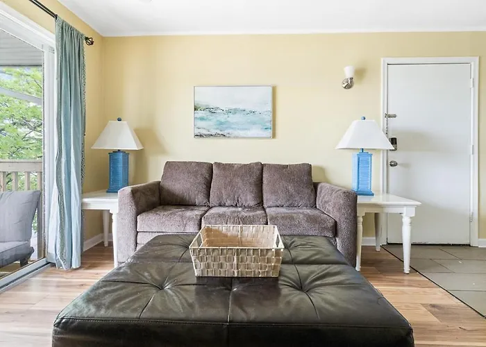 Fully Remodeled 3-bedroom, 2-bathroom Retreat Steps From The With Lagoon Views Holiday home *